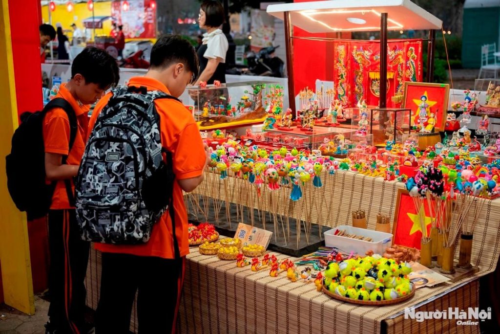 Hà Nội đón gần 13 triệu lượt khách du lịch trong 5 tháng đầu năm 2025